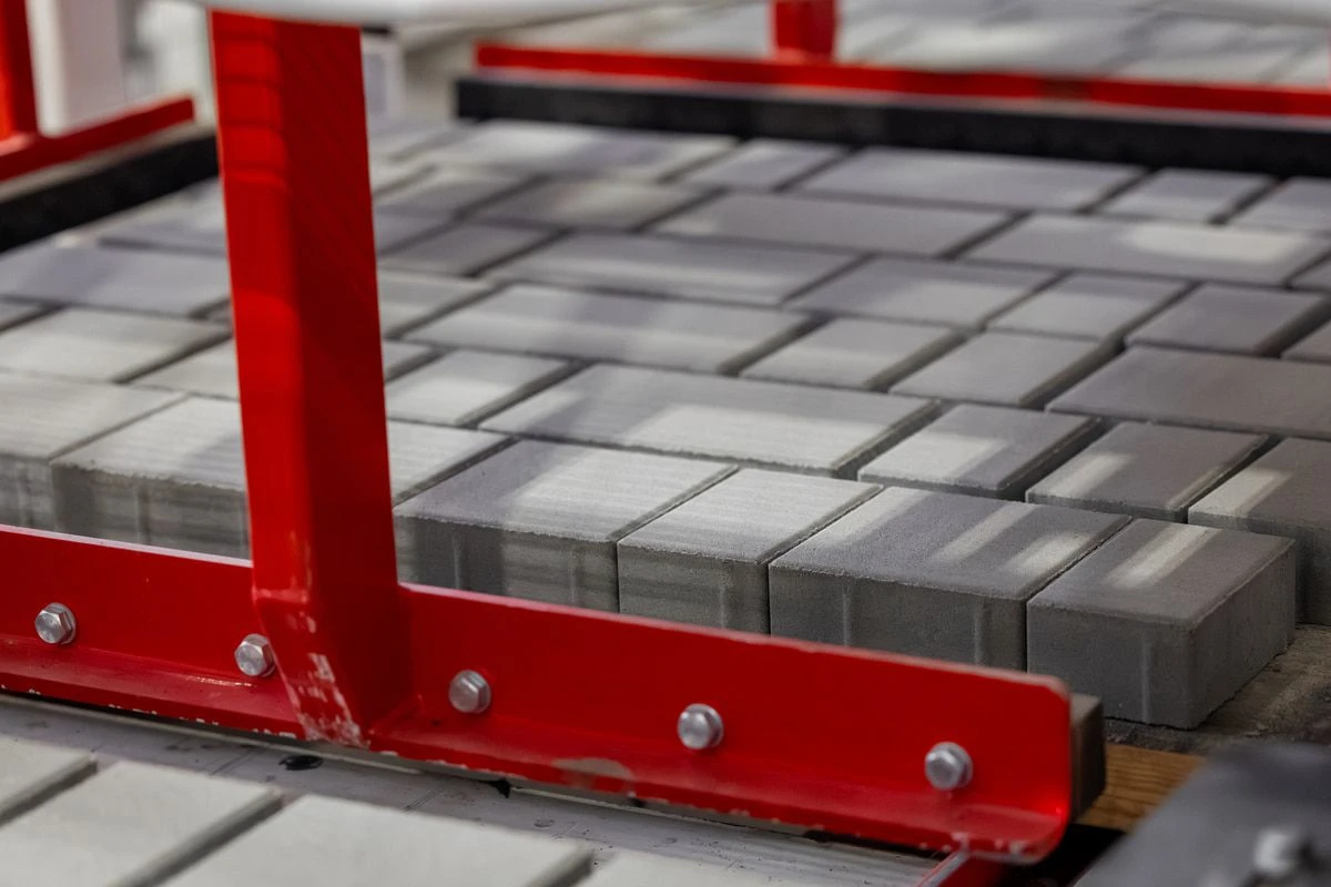 095_2025.09.17_Toli_Brown-min.jpg 095_2025.09.17_Toli_Brown-min.jpg