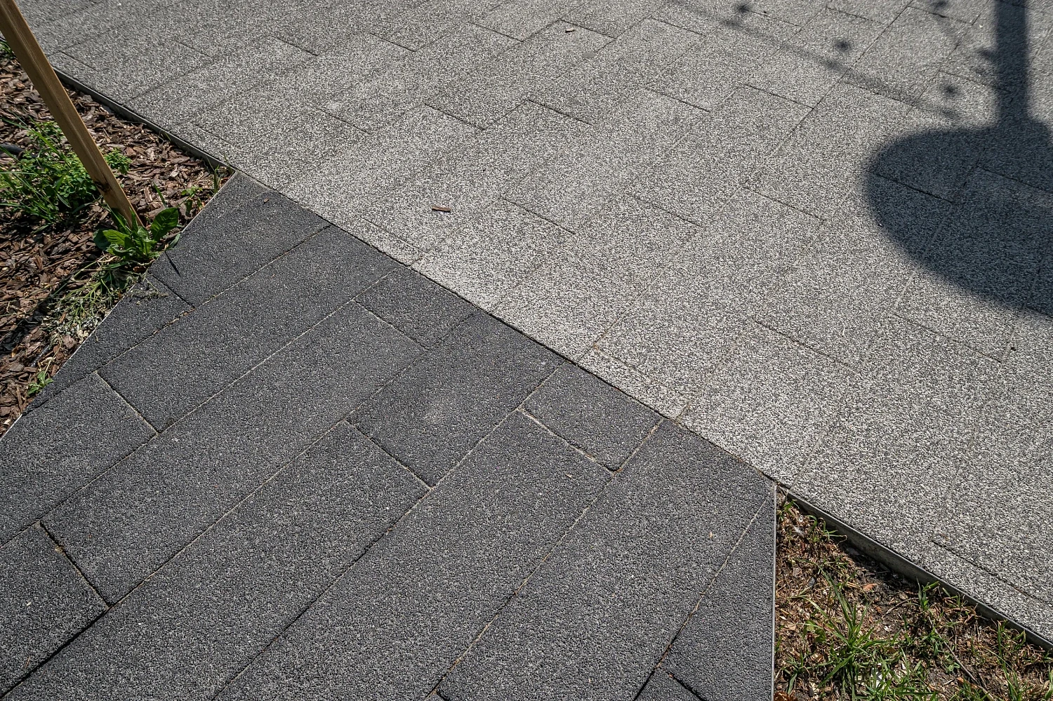 Сквер с историей географов открыли по улице Дзержинского в Тюмени