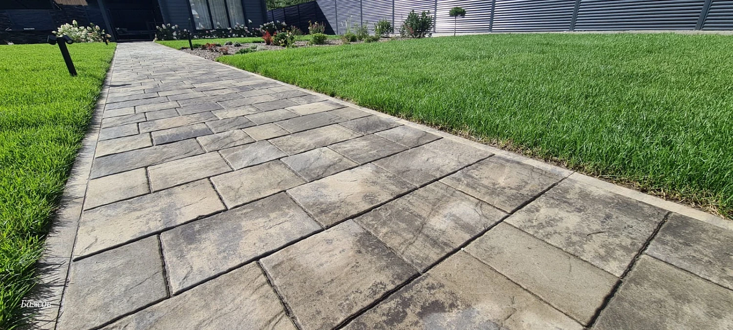 Плитка Литос в цвете Шунгит в частном доме КП Заповедник