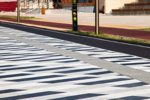 Купите тротуарную плитку Б.5.П.8 стоунмикс белый с черным