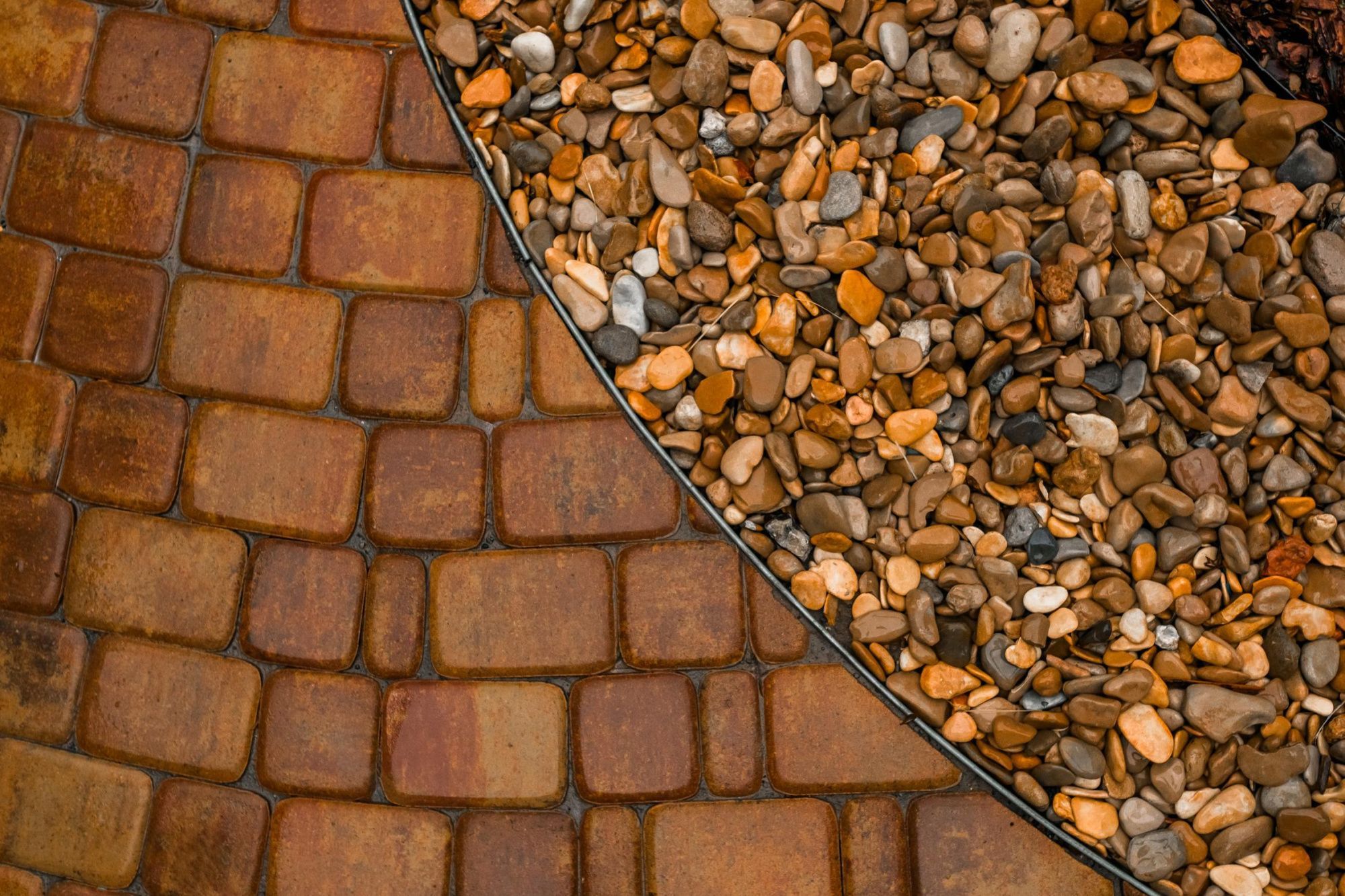 Высокая стойкость к морозу, выцветанию и истиранию