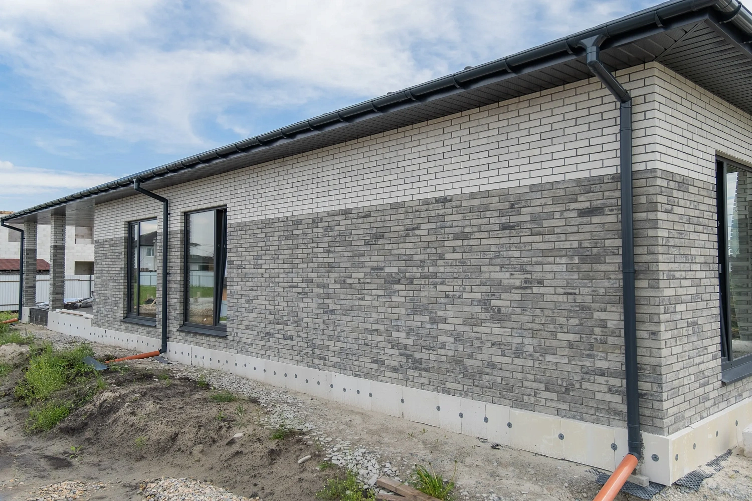 Облицовка частного дома вибропрессованным кирпичом, Тюмень