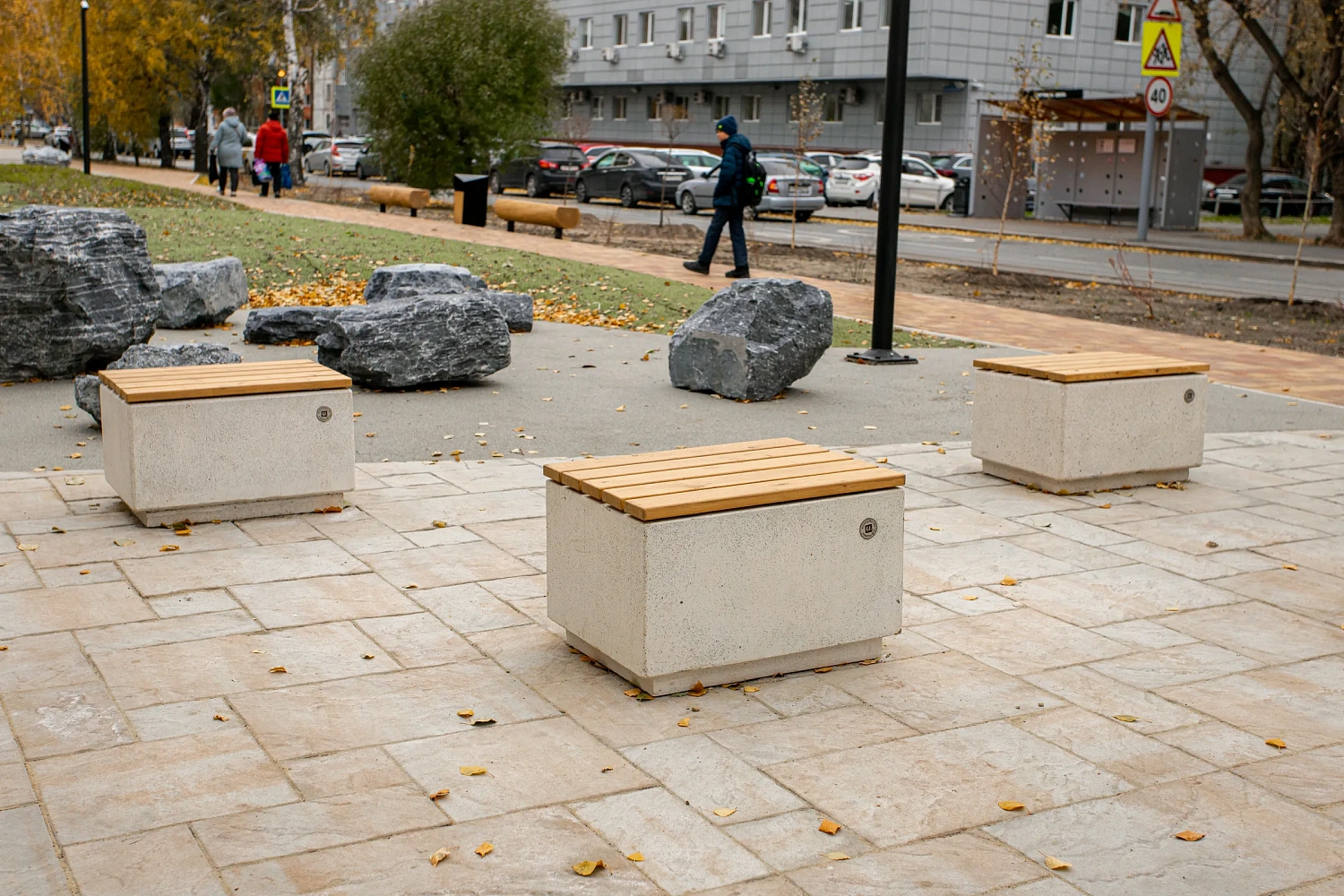 Аллея Первых на проезде Геологоразведчиков в Тюмени